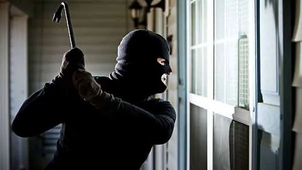 300 sovereign gold jewelry robbery